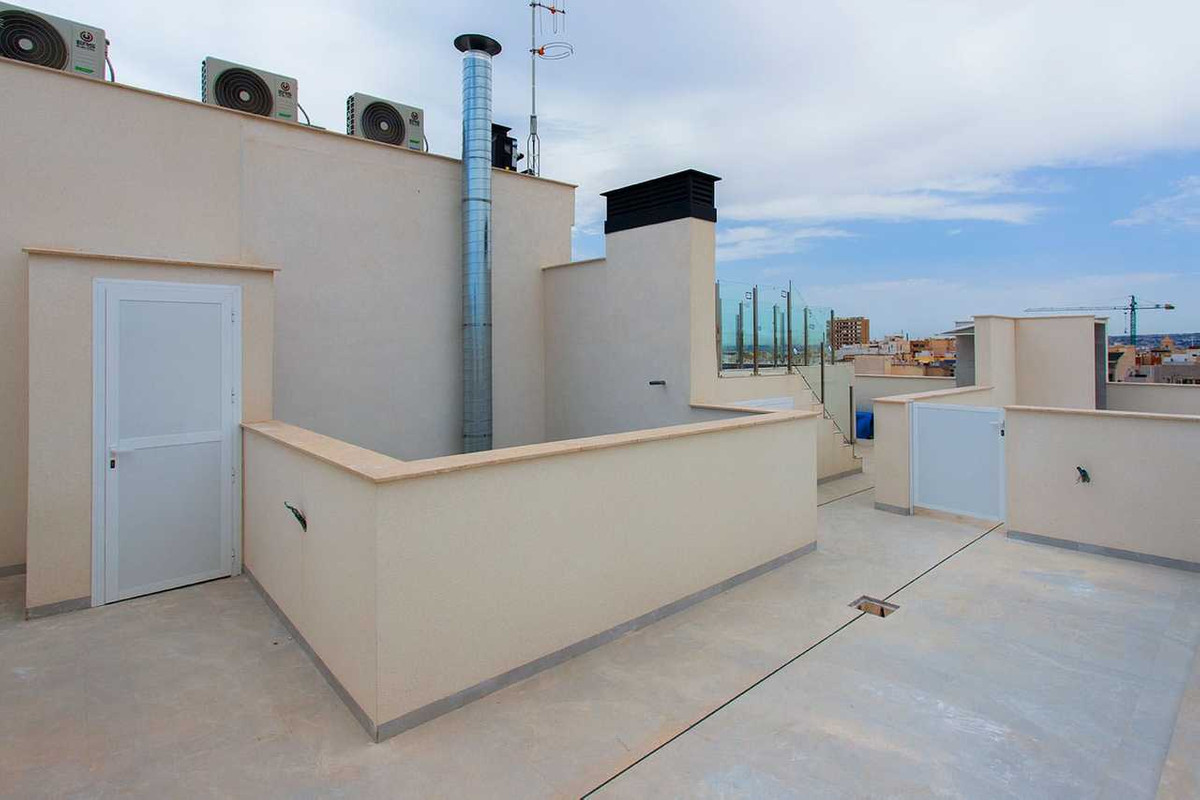 For sale - 2 Bedroom 2 Bathroom Apartment - Middle Floor Apartment in Torrevieja - Torrevieja Centro  - Alicante