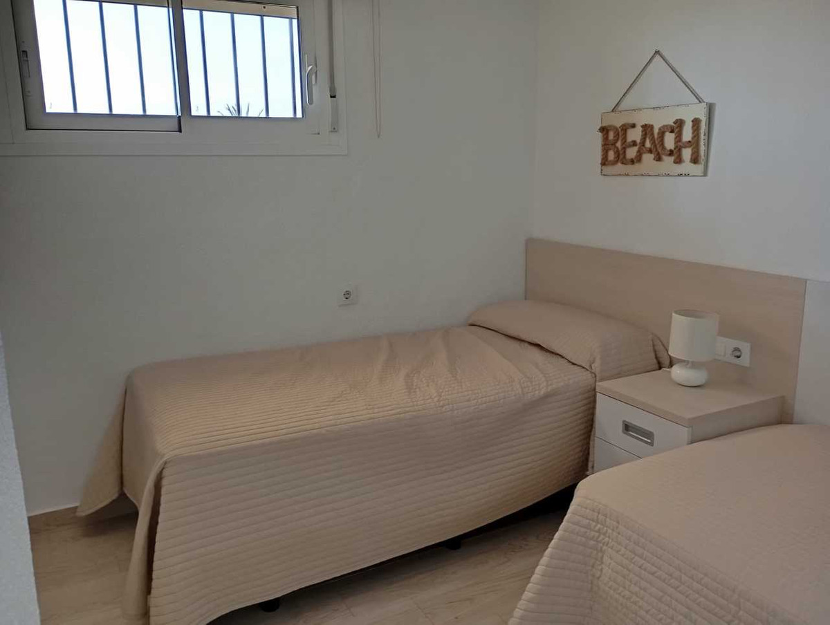 For sale - 3 Bedroom 2 Bathroom Apartment in Mil Palmeras  - Mil Palmeras  - Alicante