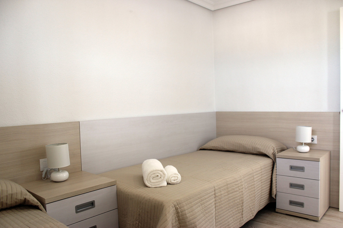 For sale - 3 Bedroom 2 Bathroom Apartment in Mil Palmeras  - Mil Palmeras  - Alicante