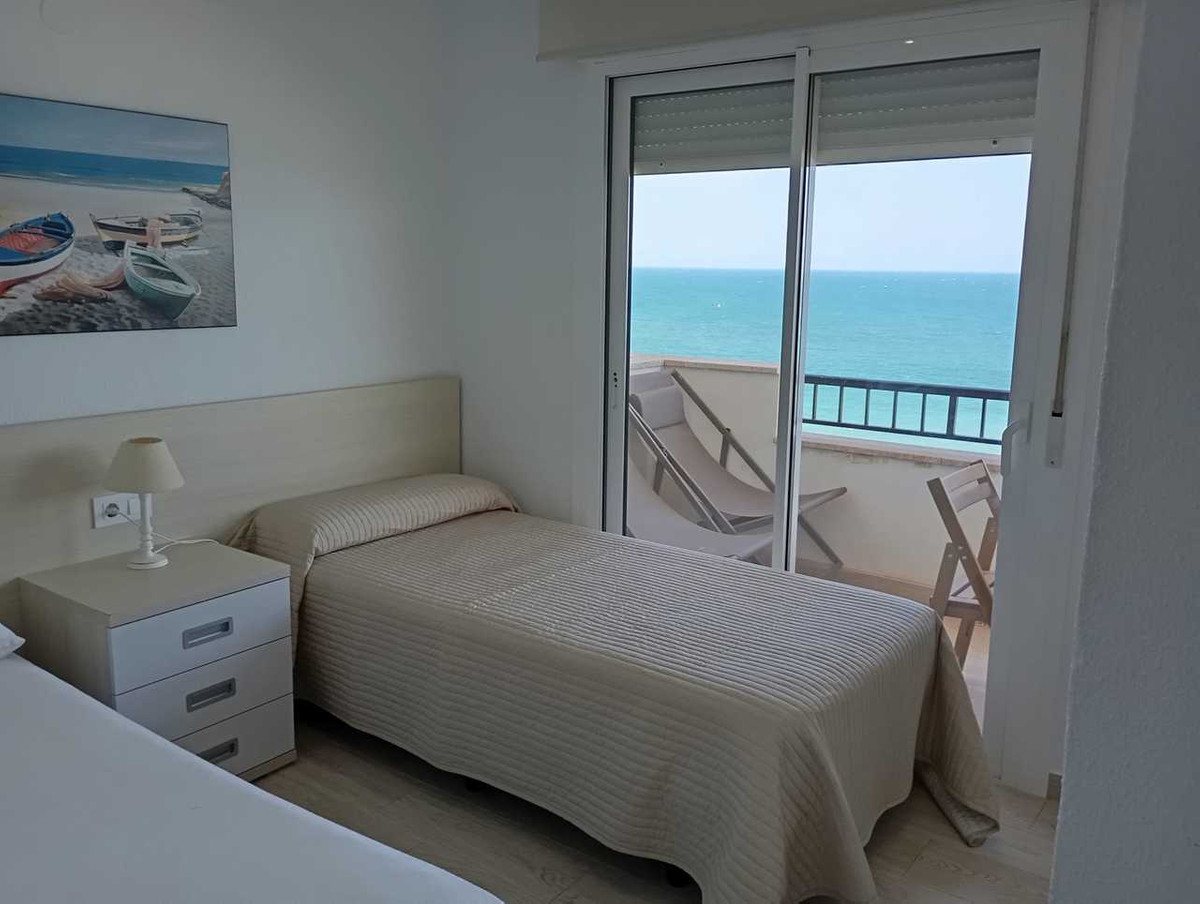 For sale - 3 Bedroom 2 Bathroom Apartment in Mil Palmeras  - Mil Palmeras  - Alicante