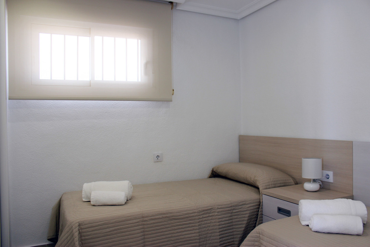 For sale - 3 Bedroom 2 Bathroom Apartment in Mil Palmeras  - Mil Palmeras  - Alicante