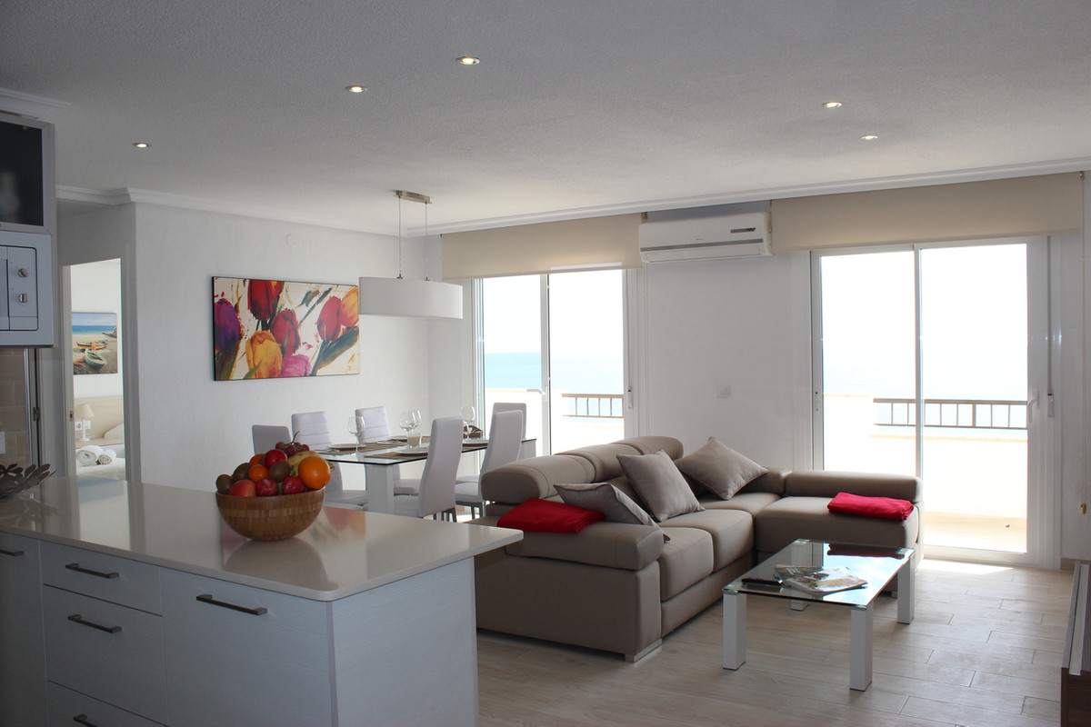 For sale - 3 Bedroom 2 Bathroom Apartment in Mil Palmeras  - Mil Palmeras  - Alicante