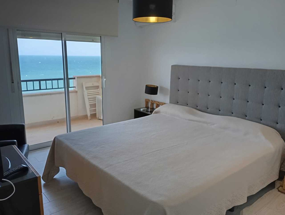 For sale - 3 Bedroom 2 Bathroom Apartment in Mil Palmeras  - Mil Palmeras  - Alicante