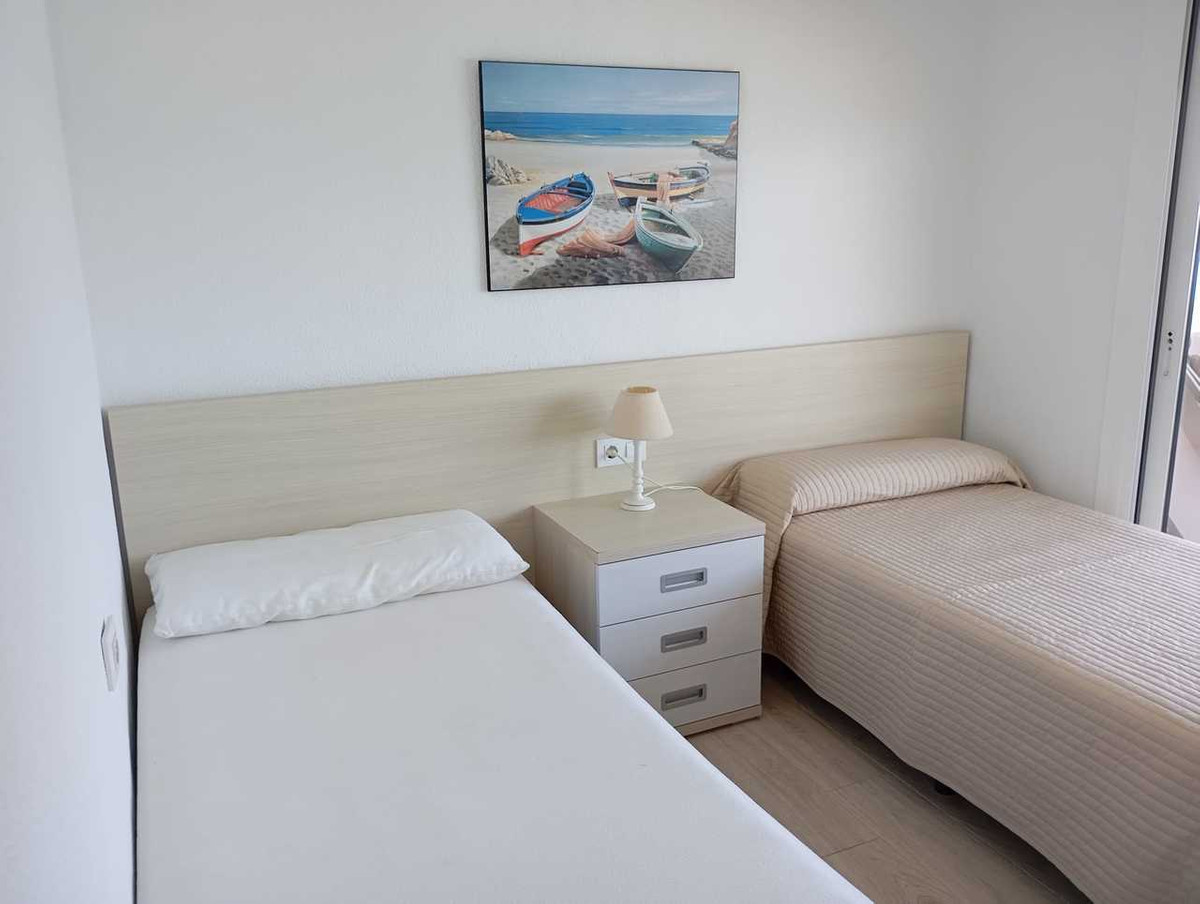 For sale - 3 Bedroom 2 Bathroom Apartment in Mil Palmeras  - Mil Palmeras  - Alicante