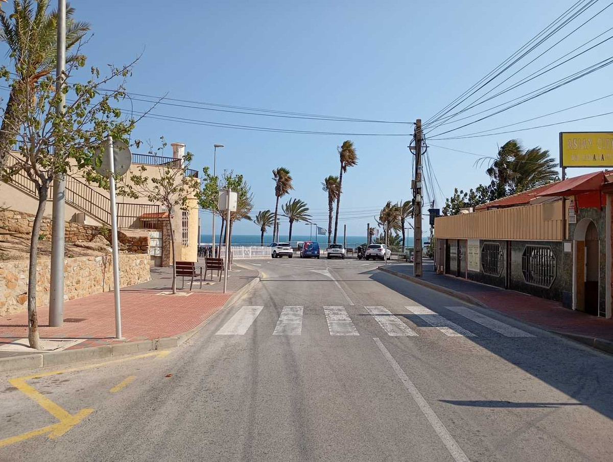 For sale - 3 Bedroom 2 Bathroom Apartment in Mil Palmeras  - Mil Palmeras  - Alicante