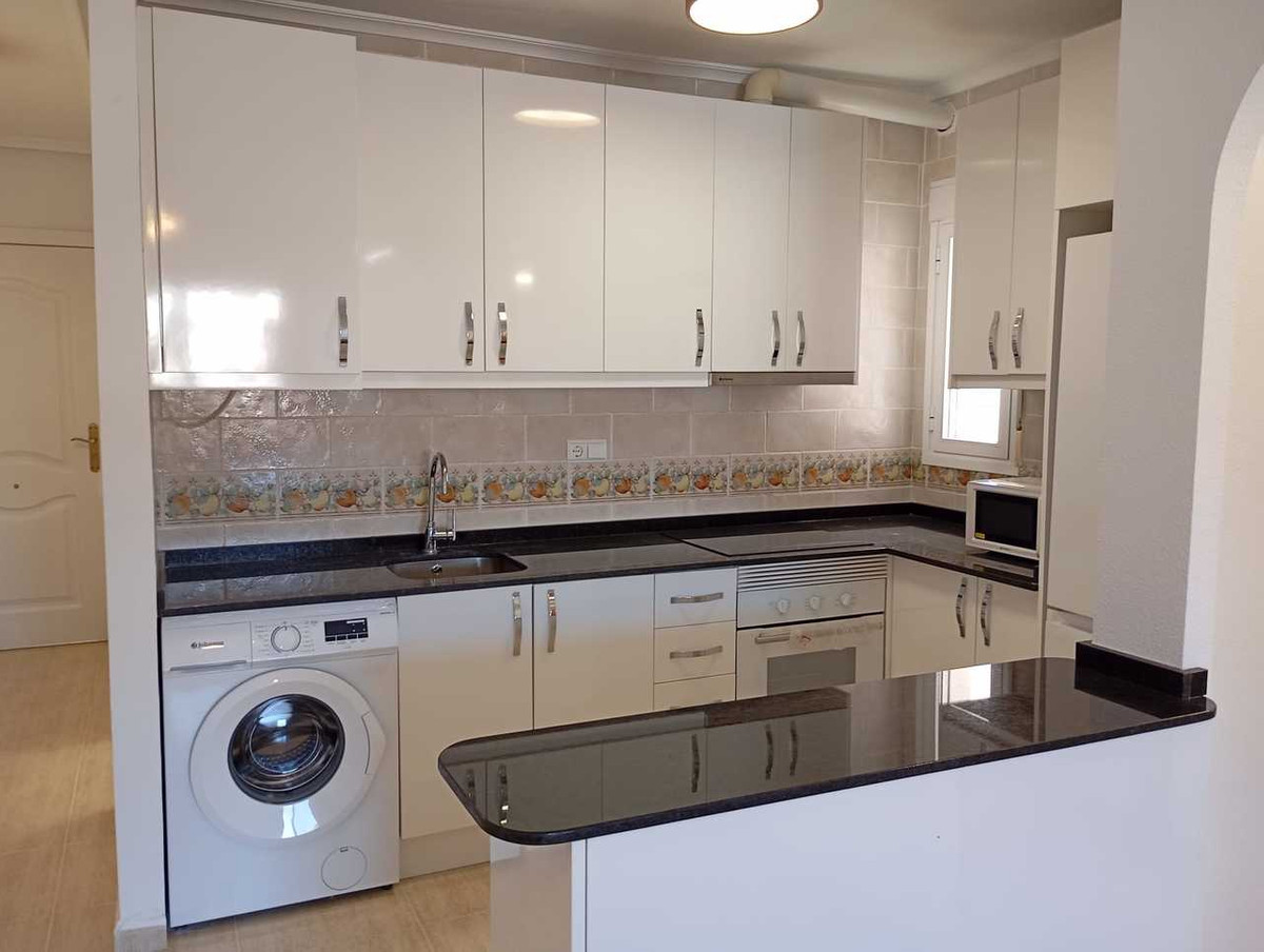 For sale - 2 Bedroom 1 Bathroom Apartment - Middle Floor Apartment in Orihuela - Villamartin  - Alicante