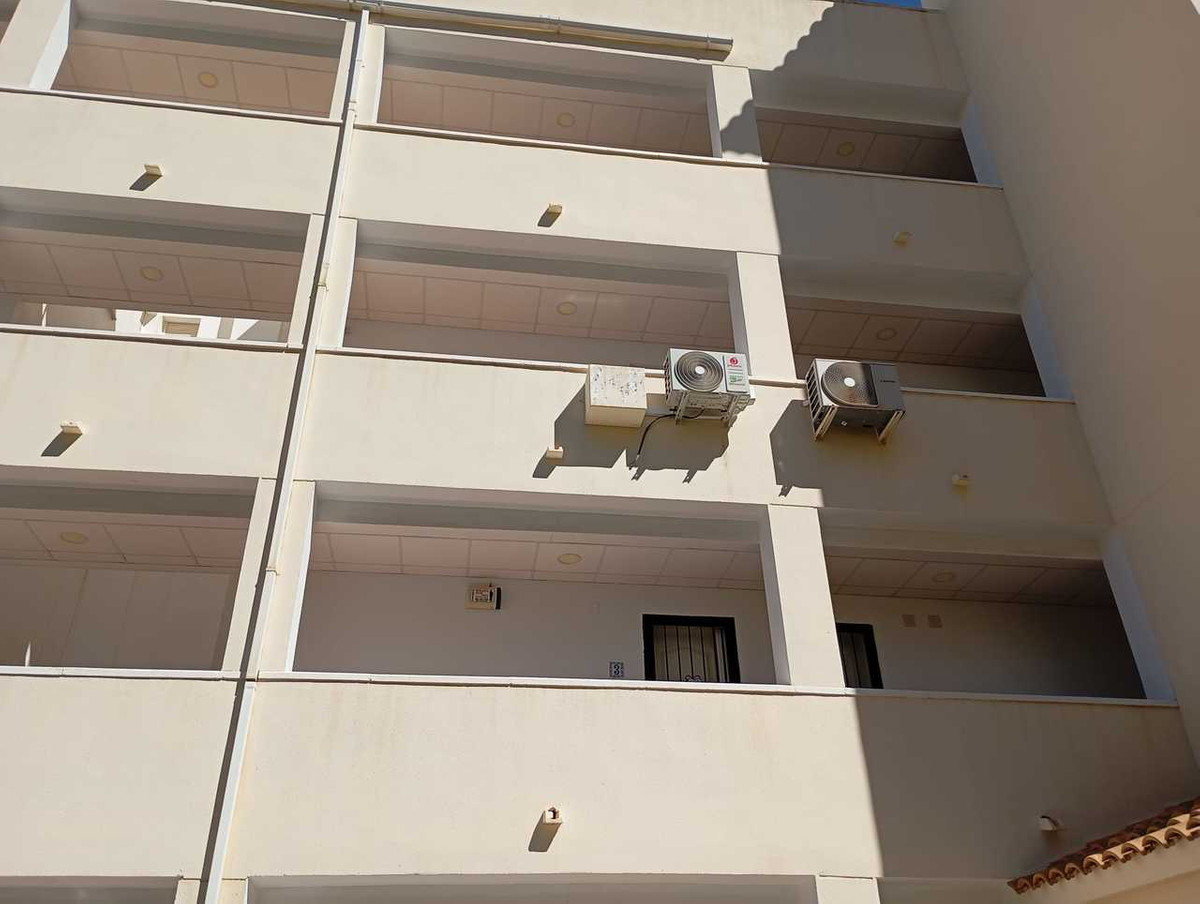 For sale - 2 Bedroom 1 Bathroom Apartment - Middle Floor Apartment in Orihuela - Villamartin  - Alicante