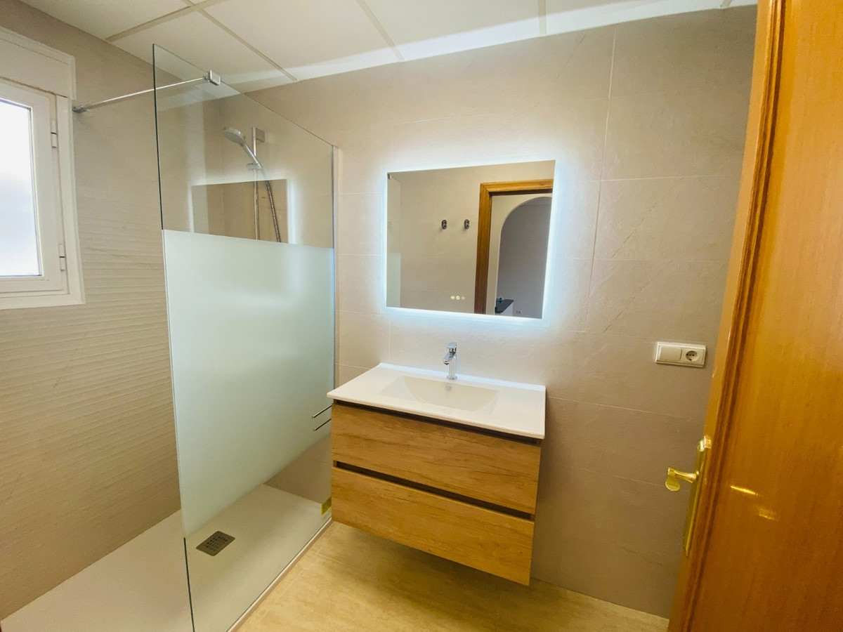 For sale - 2 Bedroom 1 Bathroom Apartment - Middle Floor Apartment in Orihuela - Villamartin  - Alicante