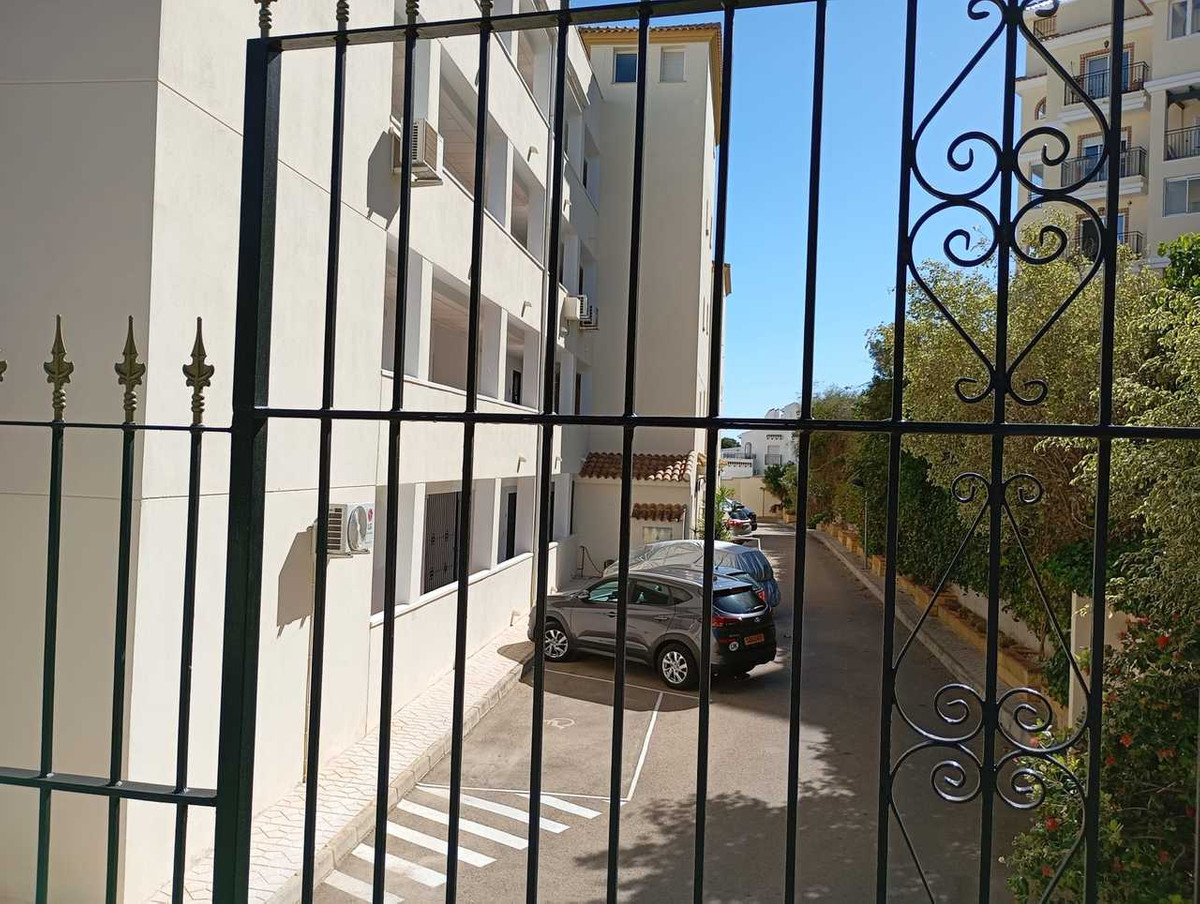 For sale - 2 Bedroom 1 Bathroom Apartment - Middle Floor Apartment in Orihuela - Villamartin  - Alicante