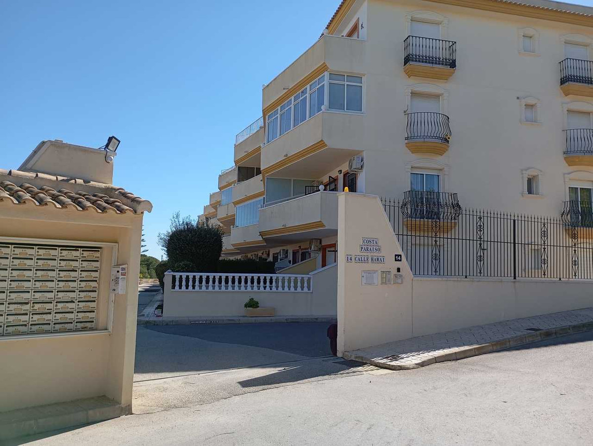 For sale - 2 Bedroom 1 Bathroom Apartment - Middle Floor Apartment in Orihuela - Villamartin  - Alicante