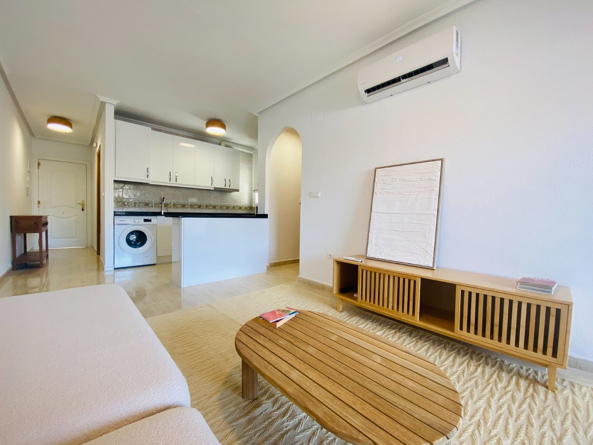 For sale - 2 Bedroom 1 Bathroom Apartment - Middle Floor Apartment in Orihuela - Villamartin  - Alicante
