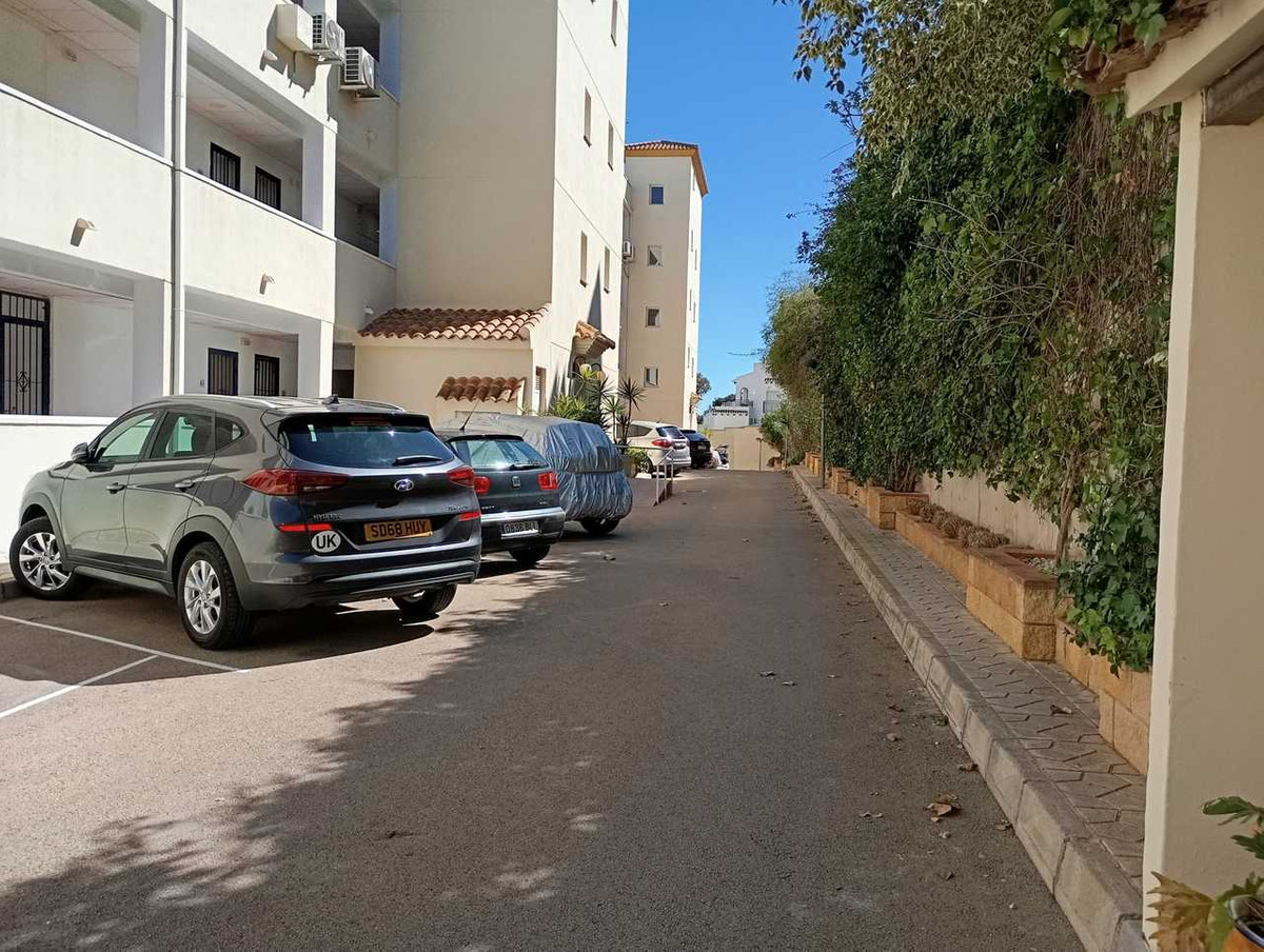 For sale - 2 Bedroom 1 Bathroom Apartment - Middle Floor Apartment in Orihuela - Villamartin  - Alicante