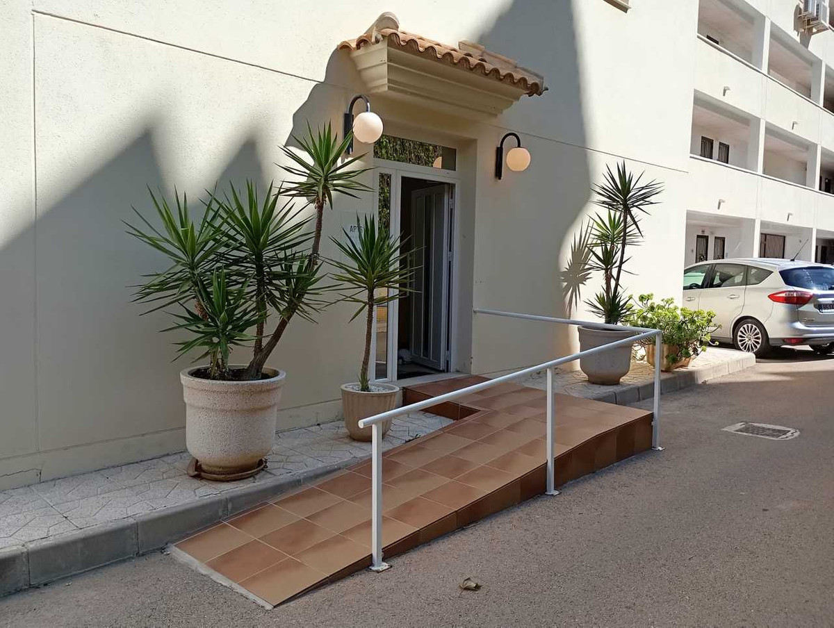 For sale - 2 Bedroom 1 Bathroom Apartment - Middle Floor Apartment in Orihuela - Villamartin  - Alicante