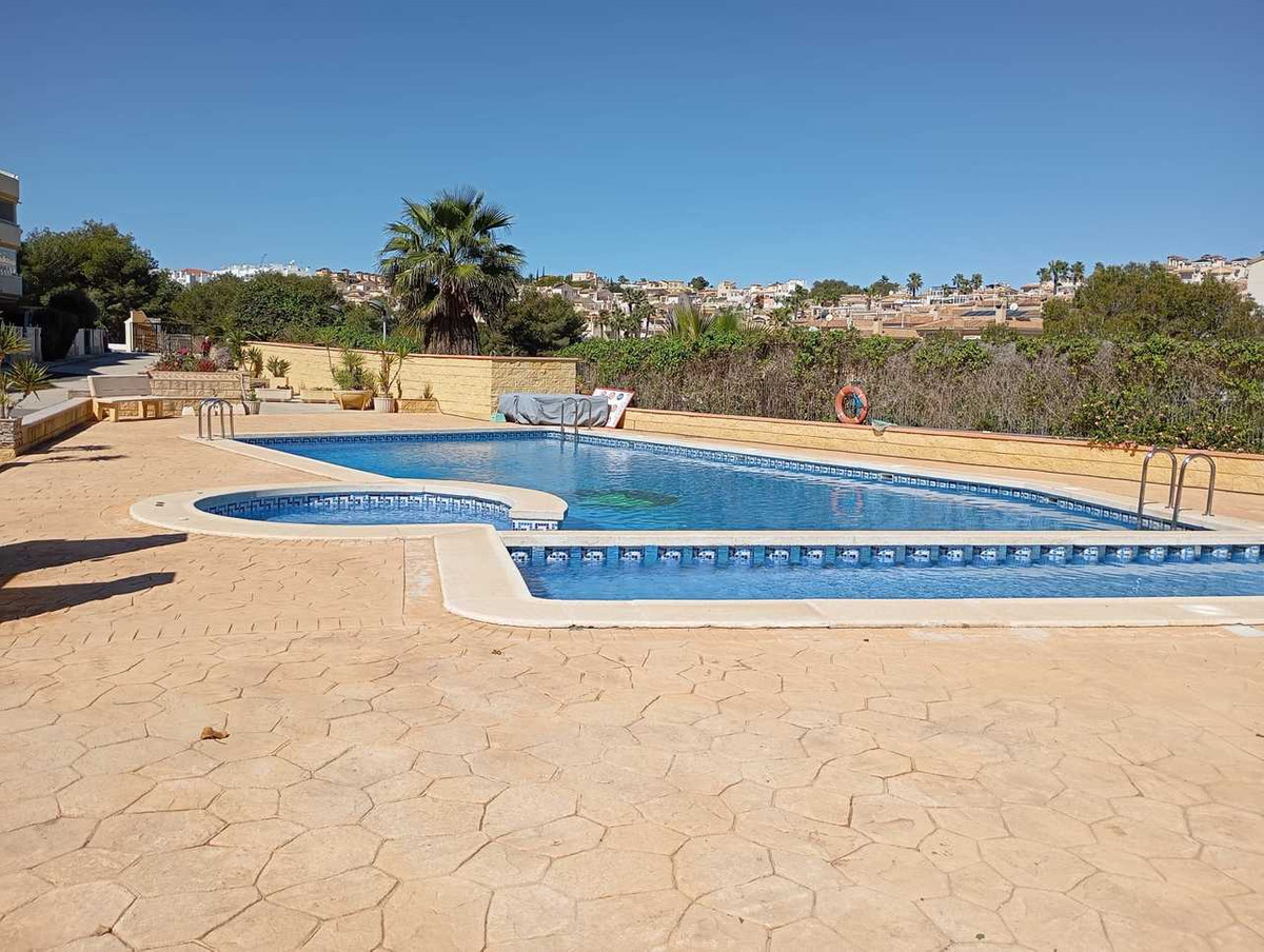 For sale - 2 Bedroom 1 Bathroom Apartment - Middle Floor Apartment in Orihuela - Villamartin  - Alicante