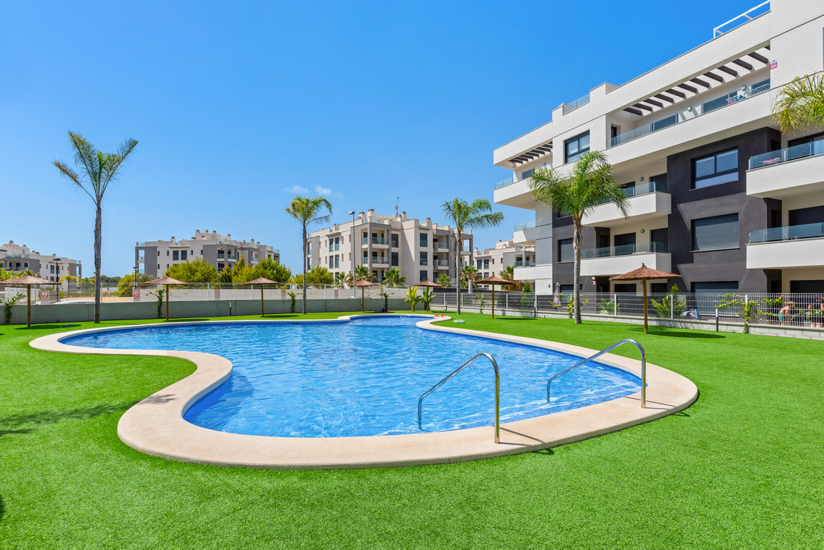 For sale - 2 Bedroom 2 Bathroom Penthouse in Villamartin  - Villamartin  - Alicante