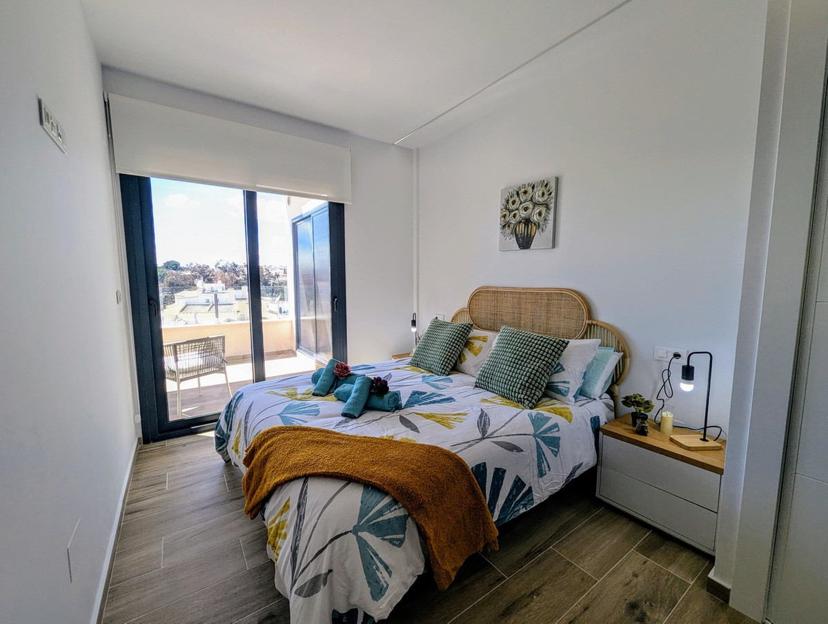 For sale - 2 Bedroom 2 Bathroom Penthouse in Villamartin  - Villamartin  - Alicante