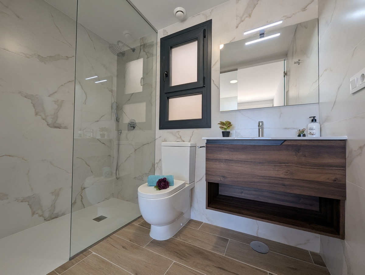 For sale - 2 Bedroom 2 Bathroom Penthouse in Villamartin  - Villamartin  - Alicante