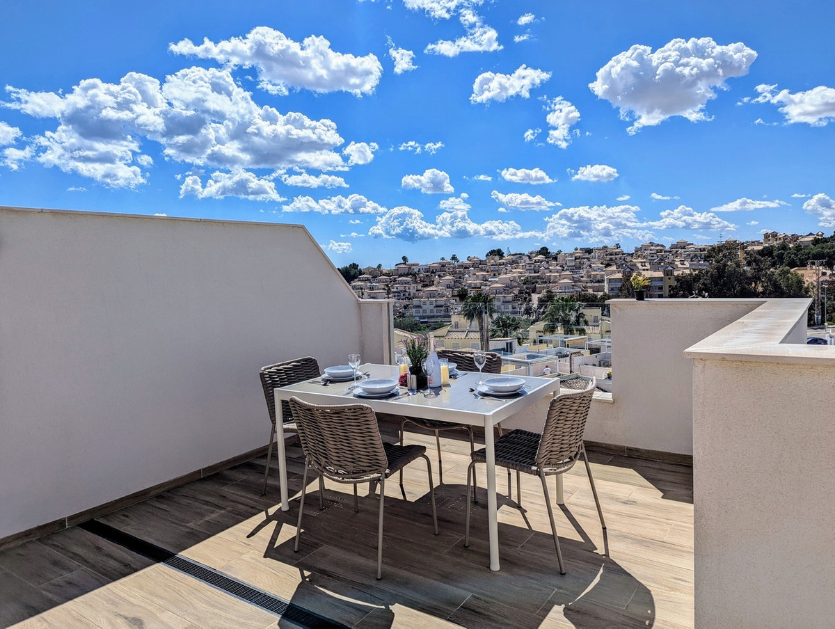 For sale - 2 Bedroom 2 Bathroom Penthouse in Villamartin  - Villamartin  - Alicante