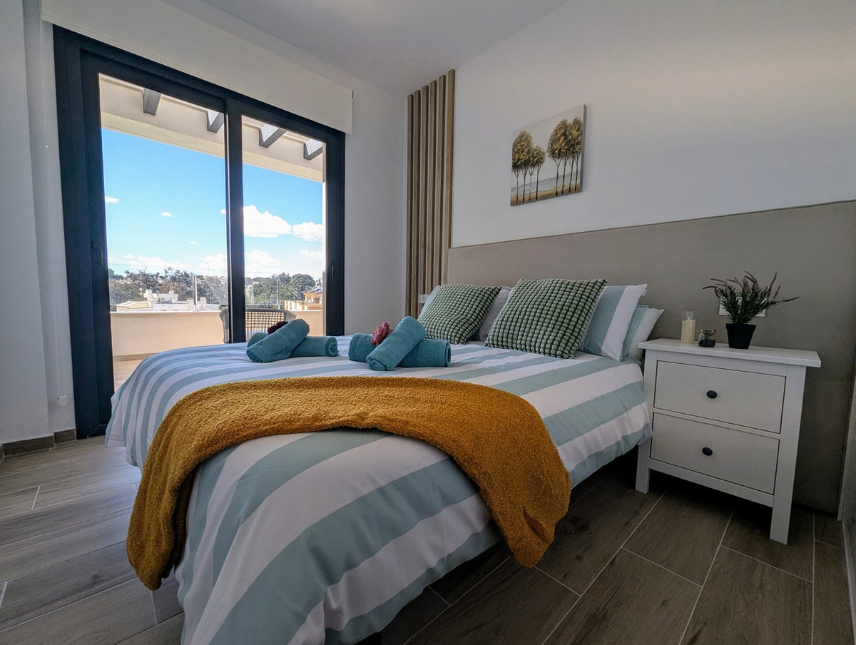 For sale - 2 Bedroom 2 Bathroom Penthouse in Villamartin  - Villamartin  - Alicante