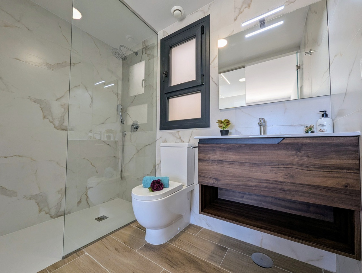 For sale - 2 Bedroom 2 Bathroom Penthouse in Villamartin  - Villamartin  - Alicante