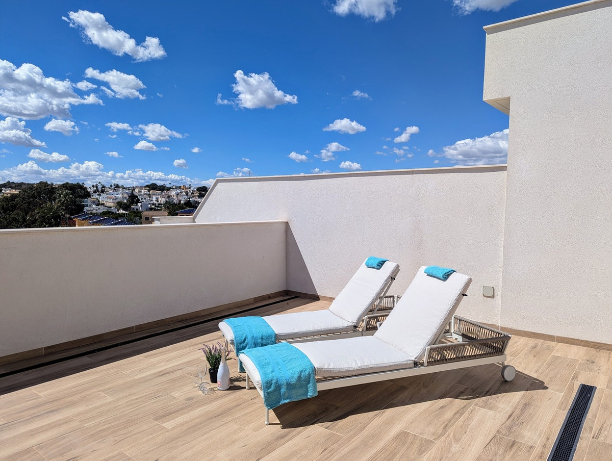 For sale - 2 Bedroom 2 Bathroom Penthouse in Villamartin  - Villamartin  - Alicante