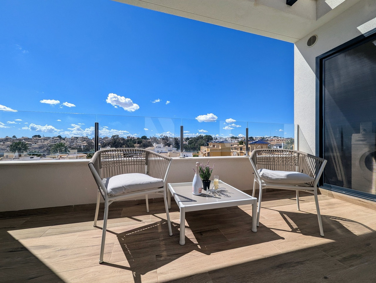For sale - 2 Bedroom 2 Bathroom Penthouse in Villamartin  - Villamartin  - Alicante