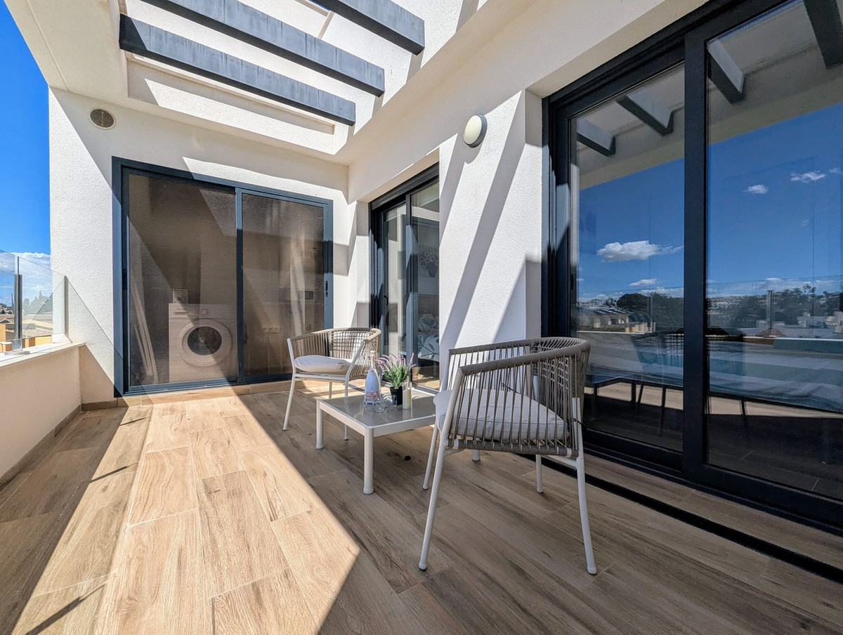 For sale - 2 Bedroom 2 Bathroom Penthouse in Villamartin  - Villamartin  - Alicante