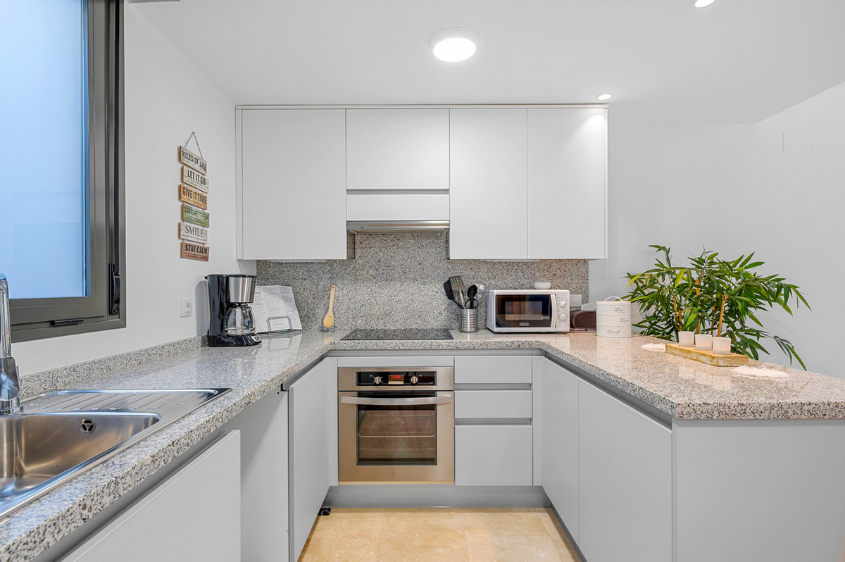 For sale - 2 Bedroom 1 Bathroom Ground Floor Apartment in Villamartin - Campoamor  - Alicante