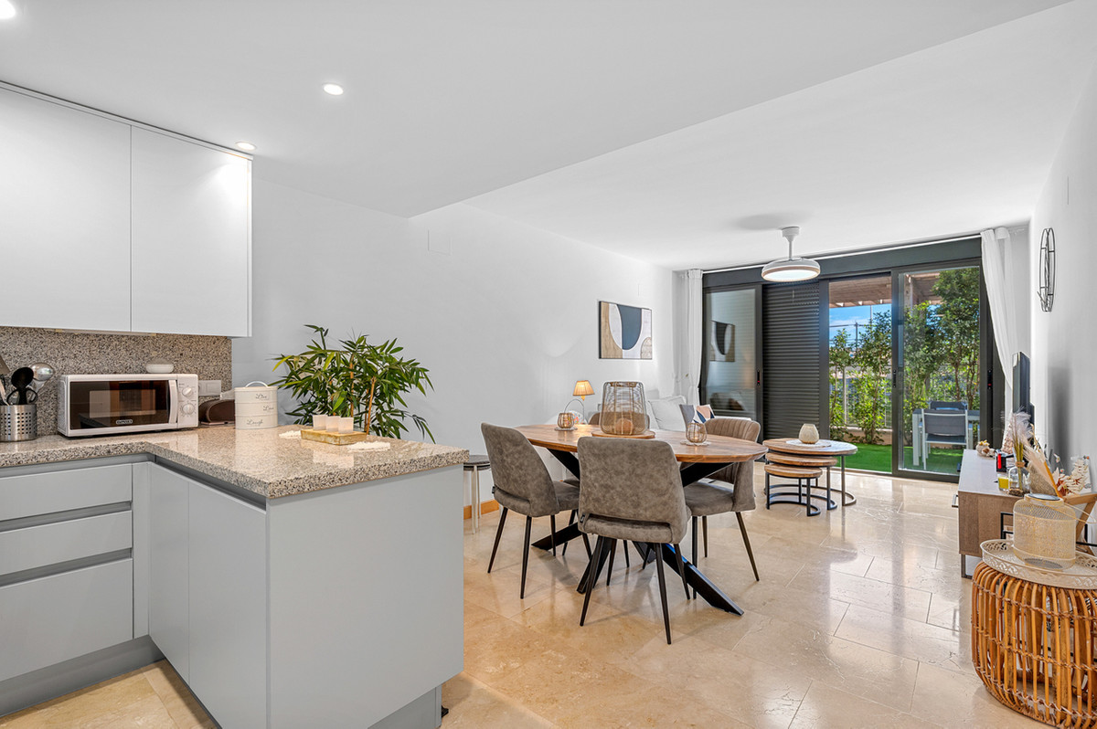 For sale - 2 Bedroom 1 Bathroom Ground Floor Apartment in Villamartin - Campoamor  - Alicante