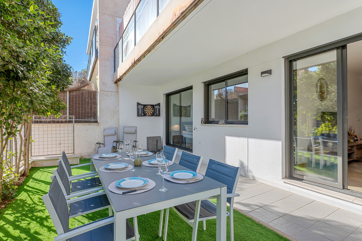 For sale - 2 Bedroom 1 Bathroom Ground Floor Apartment in Villamartin - Campoamor  - Alicante