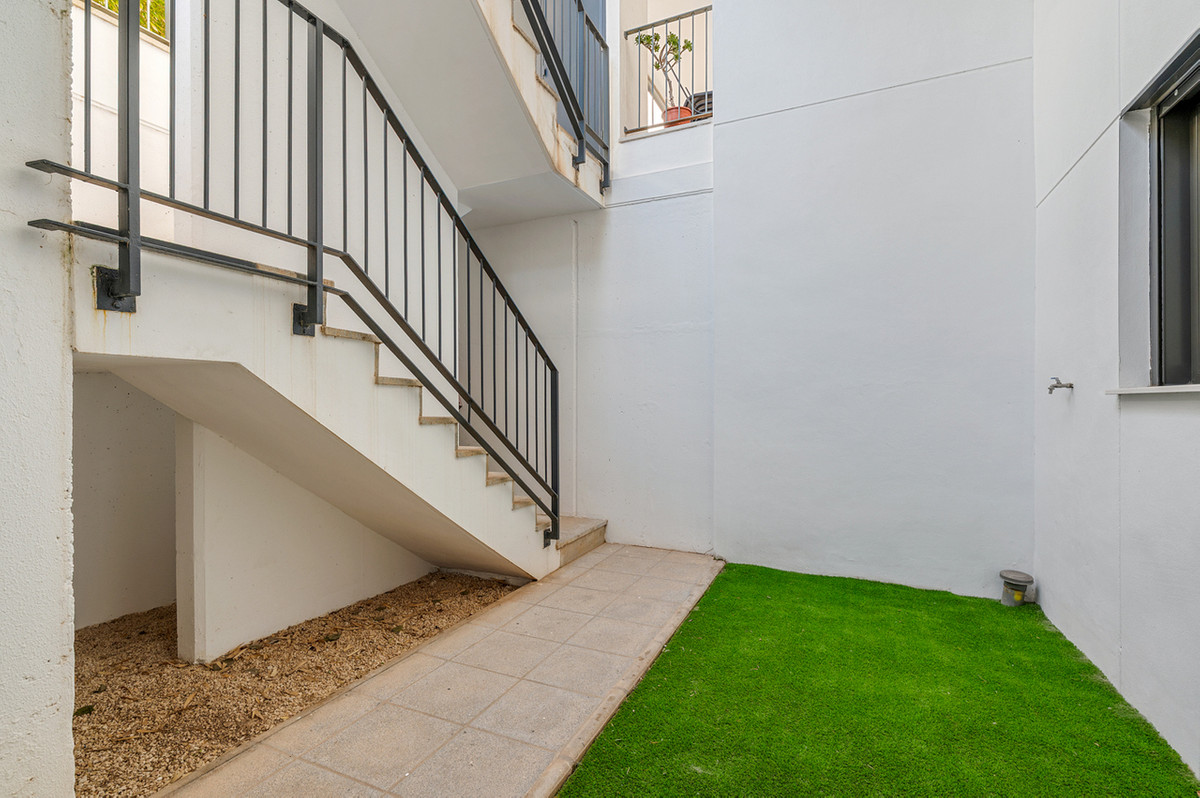 For sale - 2 Bedroom 1 Bathroom Ground Floor Apartment in Villamartin - Campoamor  - Alicante