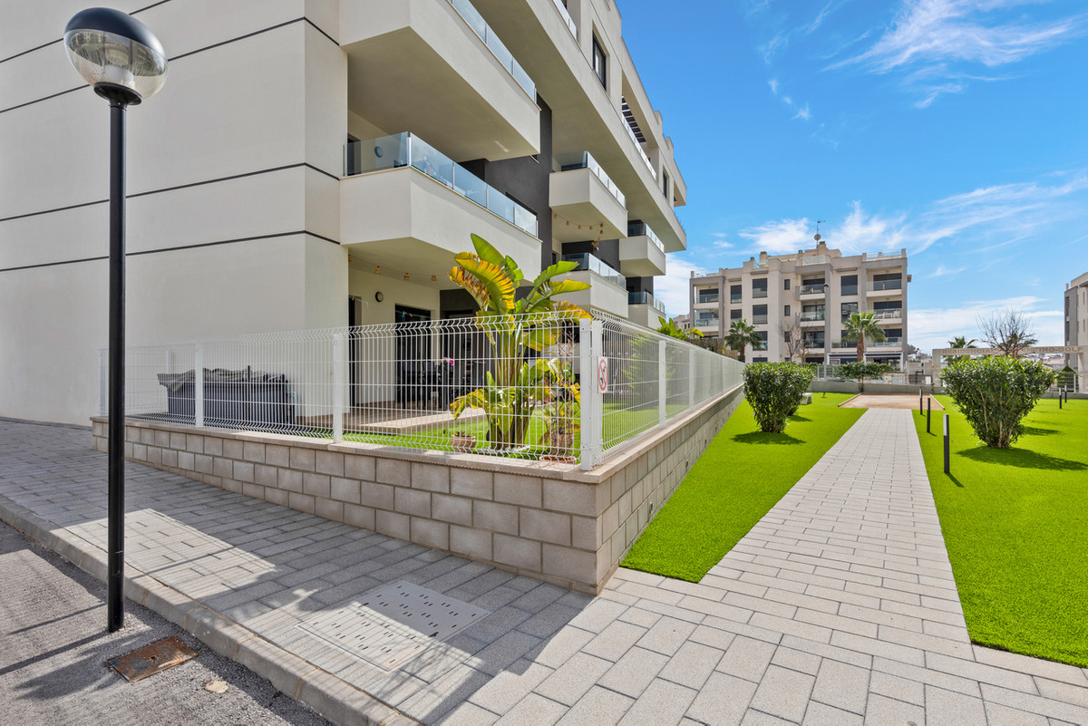 For sale - 2 Bedroom 2 Bathroom Apartment - Ground Floor Apartment in Orihuela - Villamartin  - Alicante