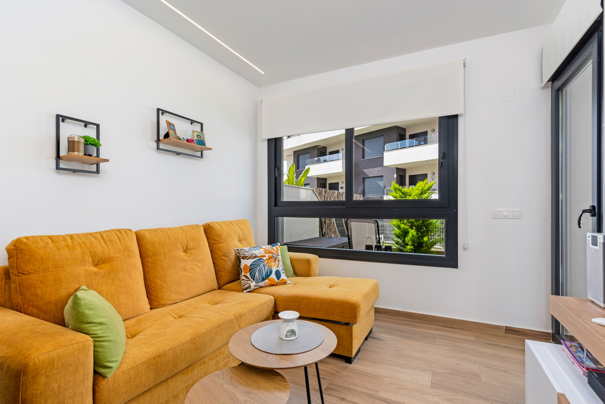 For sale - 2 Bedroom 2 Bathroom Apartment - Ground Floor Apartment in Orihuela - Villamartin  - Alicante