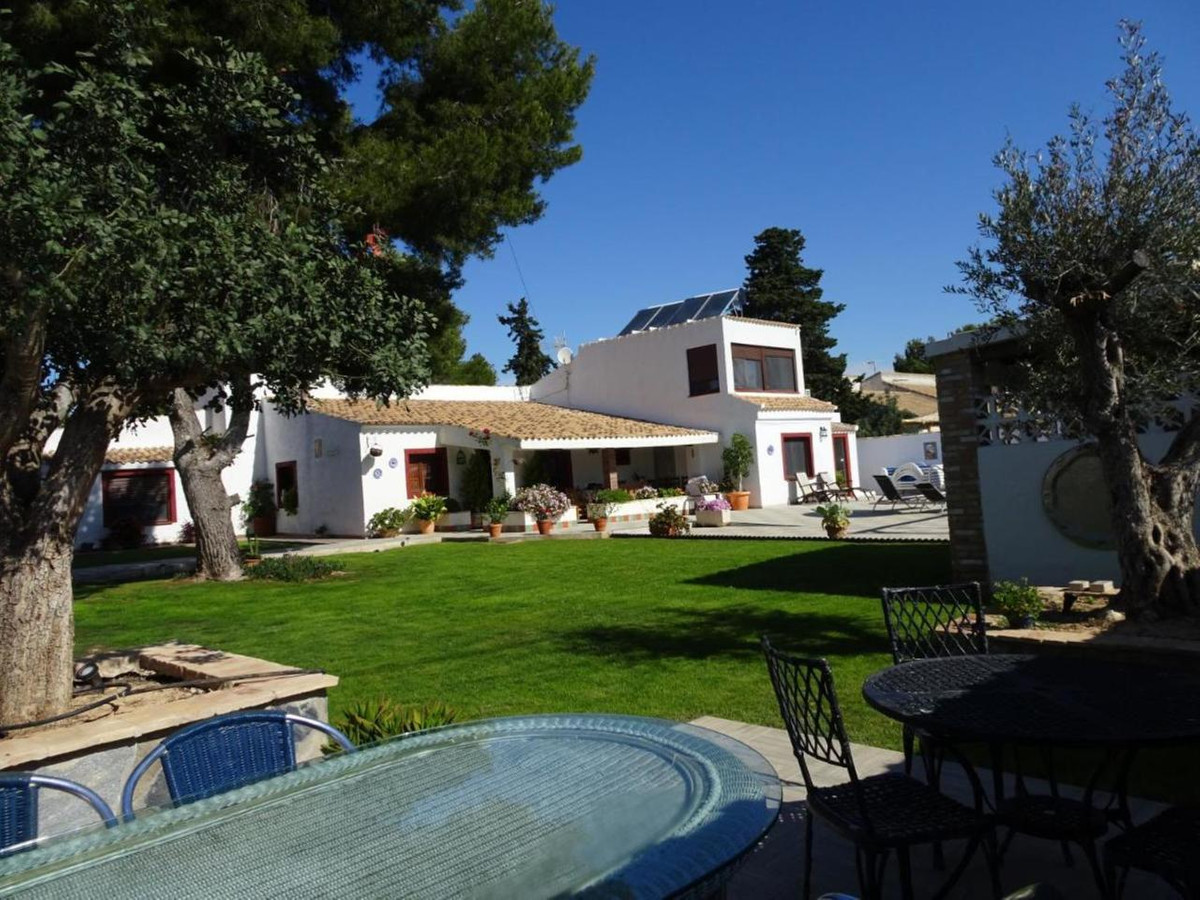For sale - 9 Bedroom 7 Bathroom House - Detached Villa in Orihuela - Cabo Roig  - Alicante