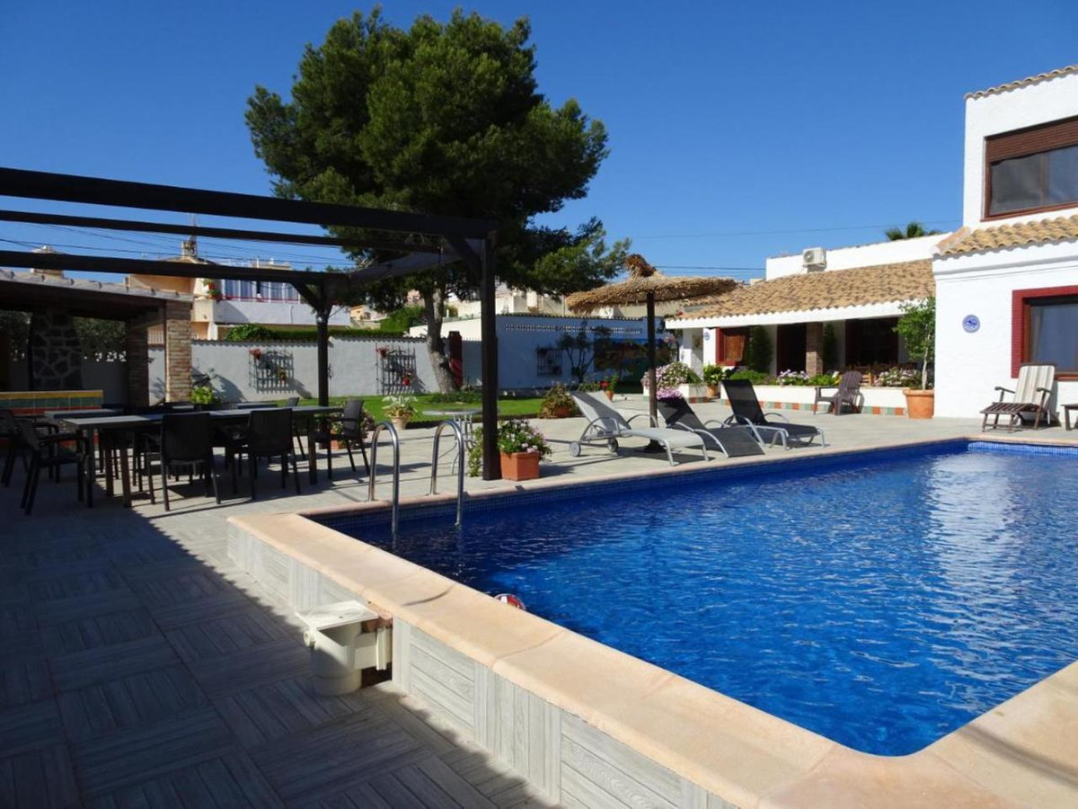 For sale - 9 Bedroom 7 Bathroom House - Detached Villa in Orihuela - Cabo Roig  - Alicante