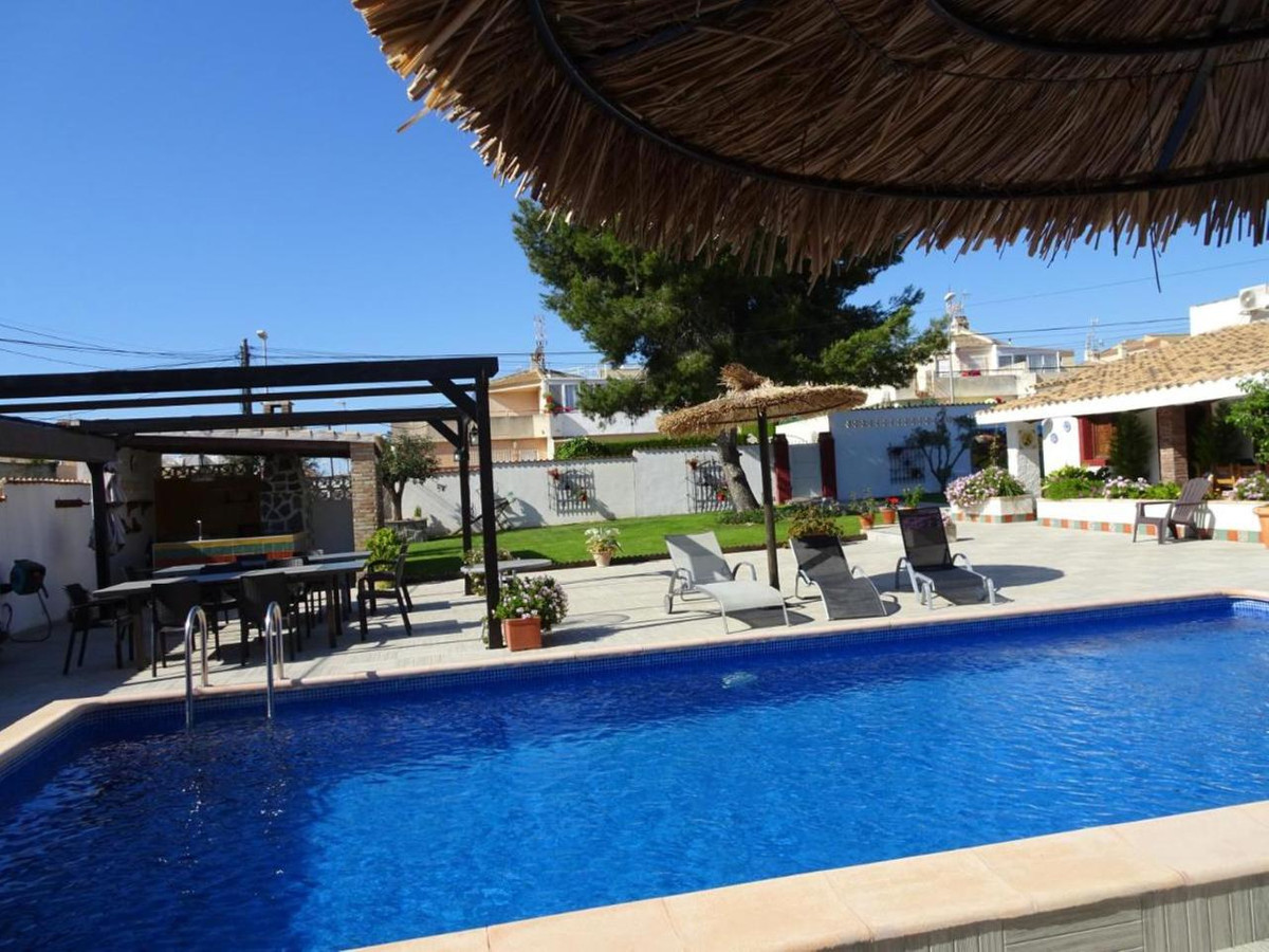 For sale - 9 Bedroom 7 Bathroom House - Detached Villa in Orihuela - Cabo Roig  - Alicante