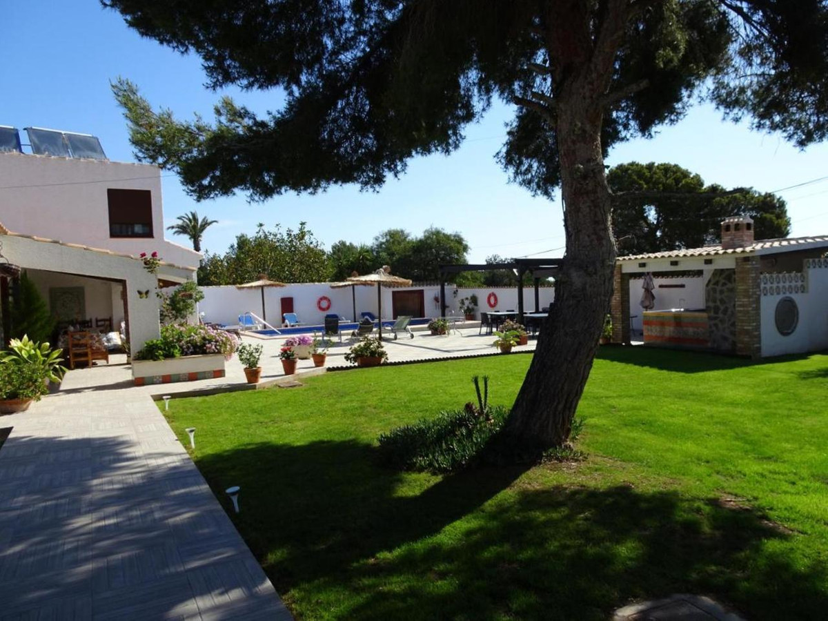 For sale - 9 Bedroom 7 Bathroom House - Detached Villa in Orihuela - Cabo Roig  - Alicante