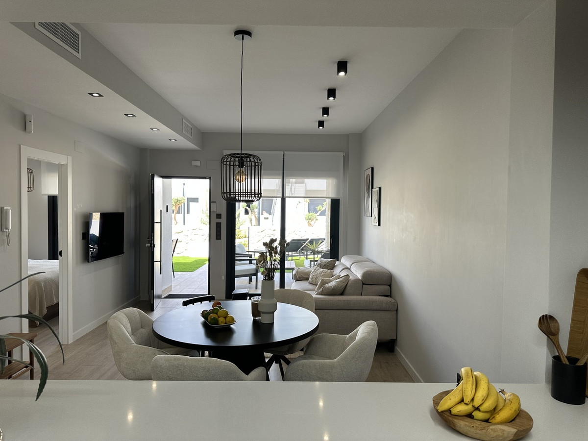 For sale - 3 Bedroom 2 Bathroom Apartment - Ground Floor Apartment in Orihuela - Punta Prima  - Alicante