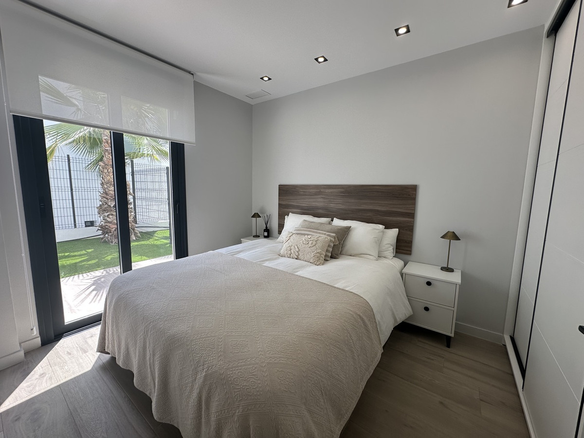 For sale - 3 Bedroom 2 Bathroom Apartment - Ground Floor Apartment in Orihuela - Punta Prima  - Alicante