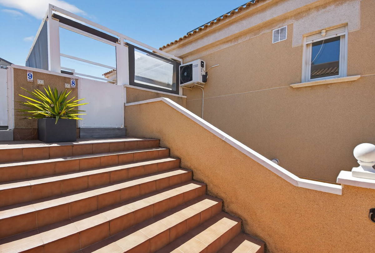 For sale - 2 Bedroom 1 Bathroom Apartment - Top Floor Apartment in Torrevieja - Torrevieja Centro  - Alicante