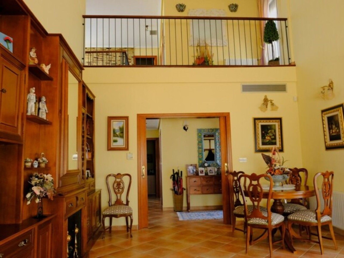 For sale - 5 Bedroom 4 Bathroom House - Detached Villa in Orihuela - Orihuela Centro  - Alicante