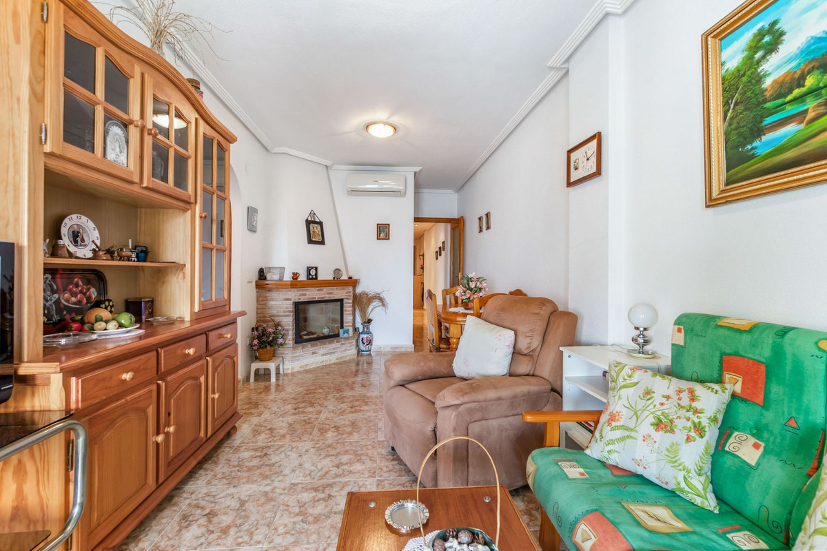 For sale - 3 Bedroom 2 Bathroom Apartment - Penthouse in Torrevieja - Torrevieja Centro  - Alicante