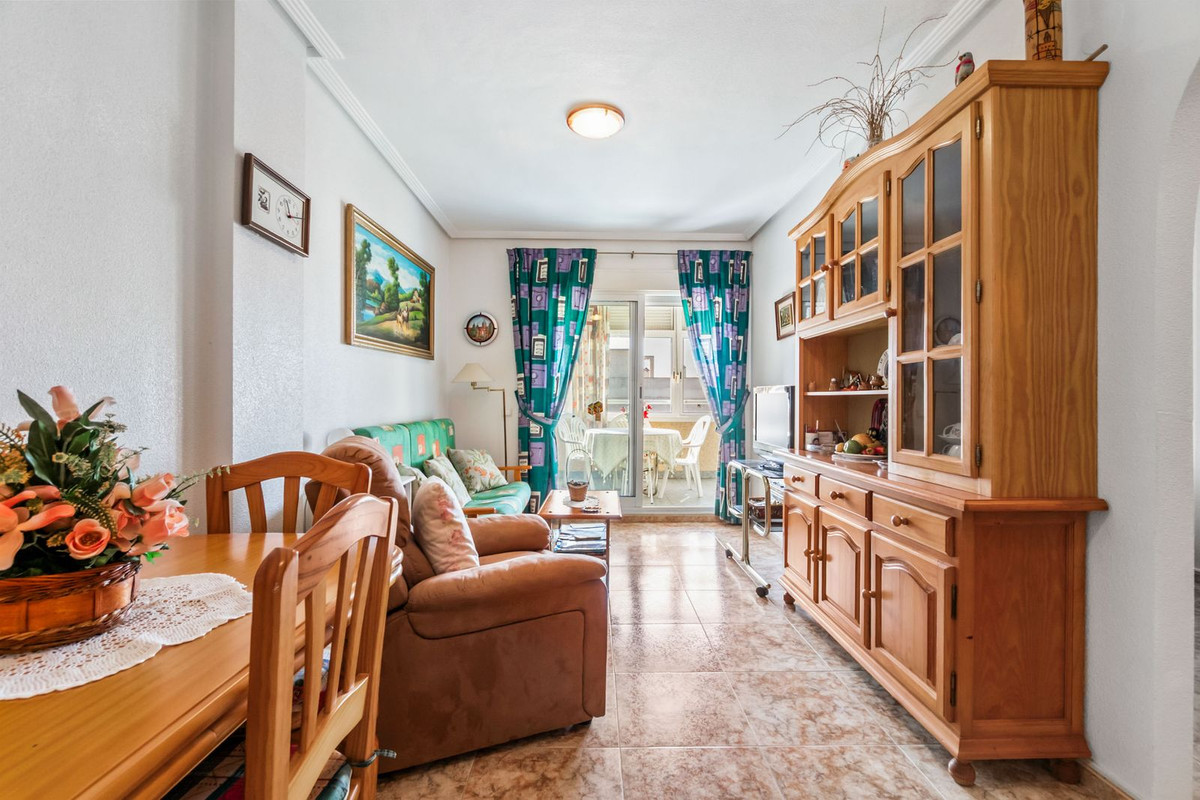 For sale - 3 Bedroom 2 Bathroom Apartment - Penthouse in Torrevieja - Torrevieja Centro  - Alicante