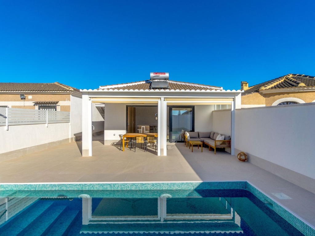 3 Bedroom 2 Bathroom House - Detached Villa in Torrevieja