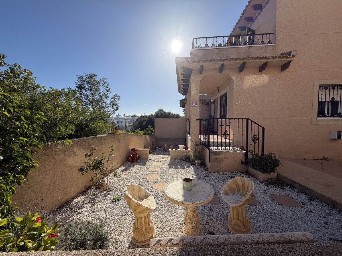 For sale - 3 Bedroom 2 Bathroom House - Semi-Detached House in Orihuela - Orihuela Costa  - Alicante