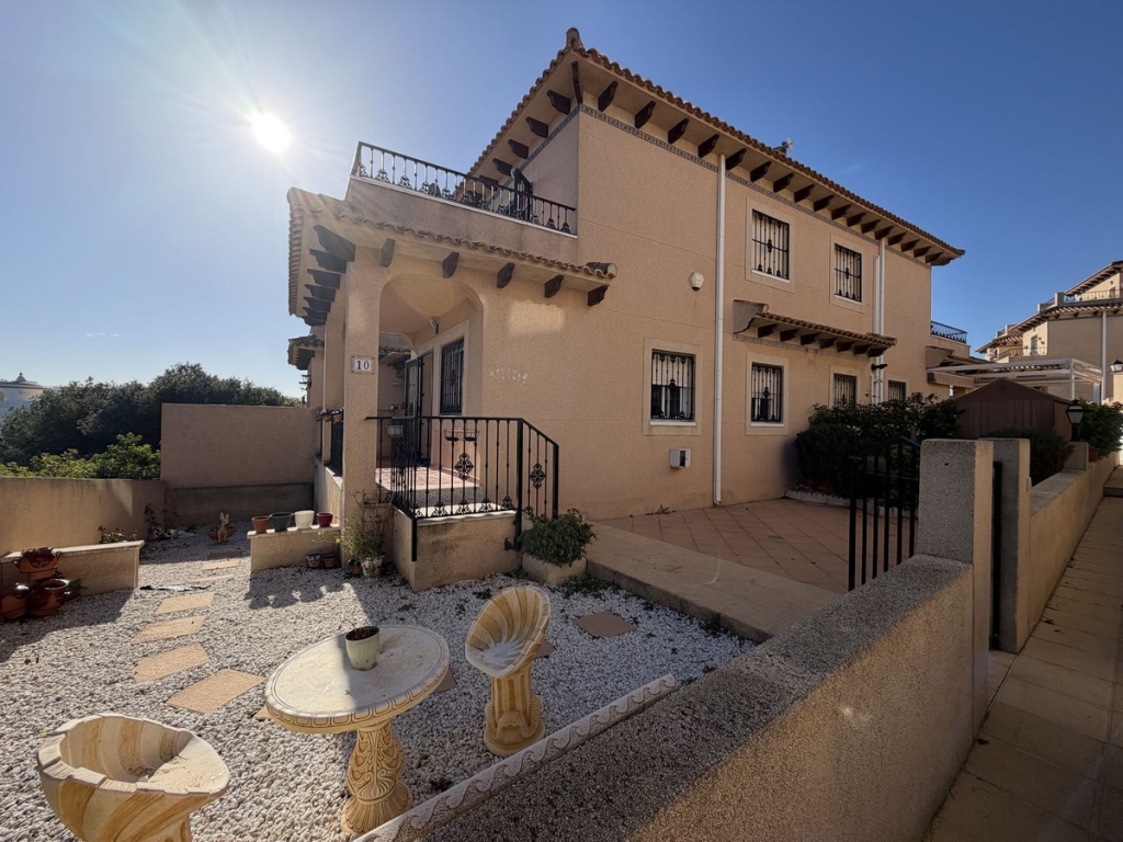 3 Bedroom 2 Bathroom House - Semi-Detached House in Orihuela