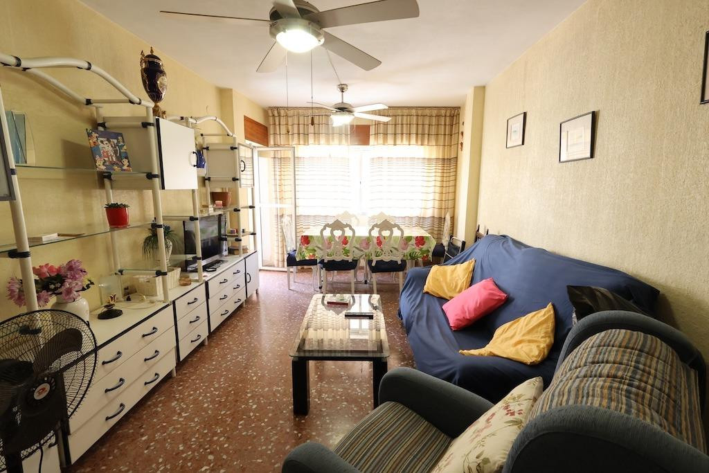 For sale - 3 Bedroom 1 Bathroom Apartment - Middle Floor Apartment in Torrevieja - Torrevieja Centro  - Alicante