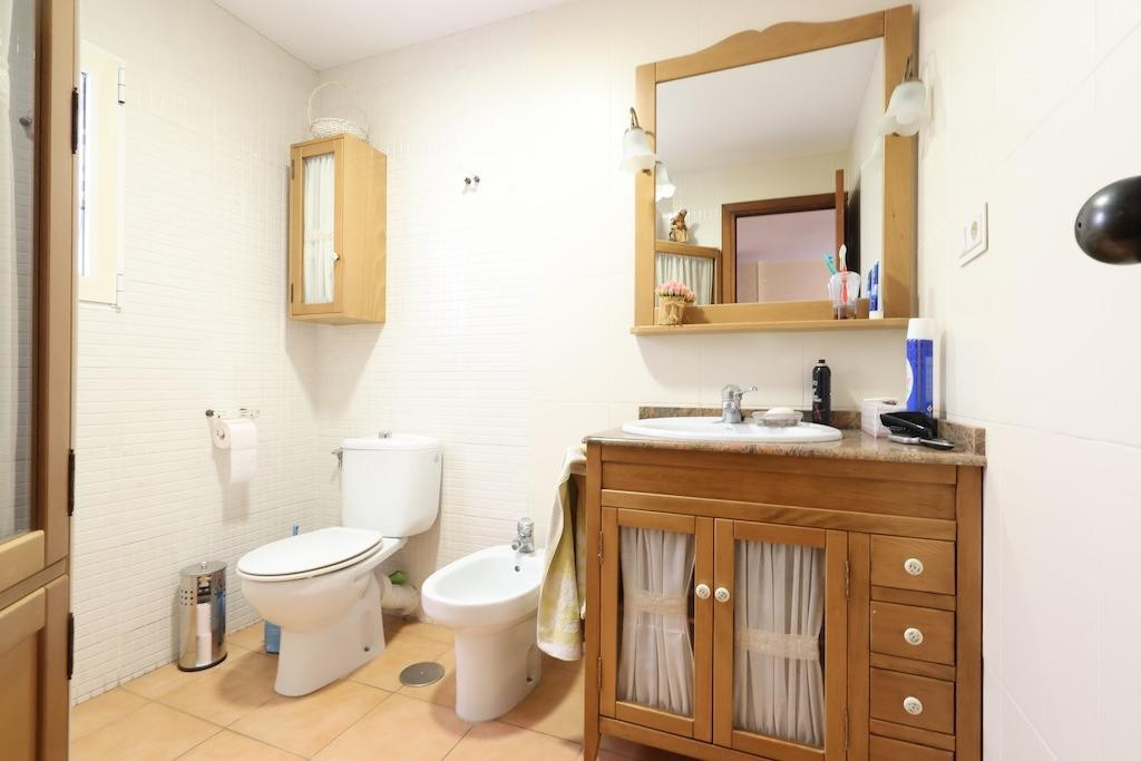For sale - 3 Bedroom 1 Bathroom Apartment - Middle Floor Apartment in Torrevieja - Torrevieja Centro  - Alicante