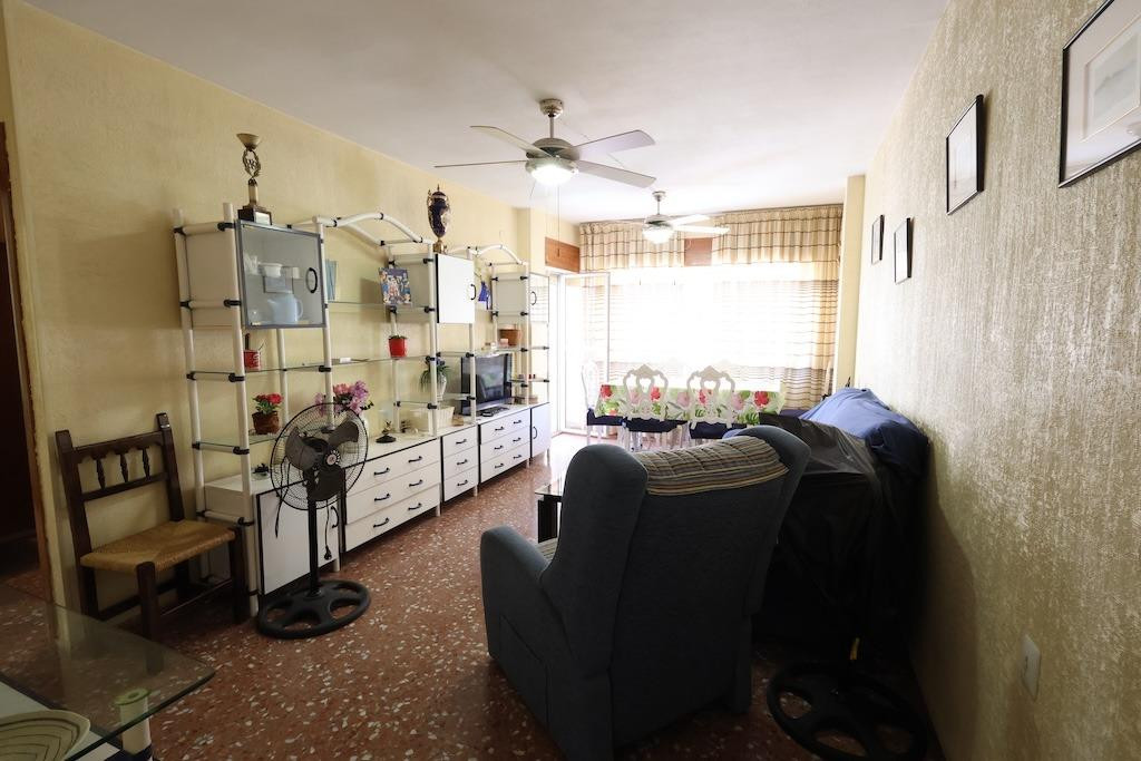 For sale - 3 Bedroom 1 Bathroom Apartment - Middle Floor Apartment in Torrevieja - Torrevieja Centro  - Alicante