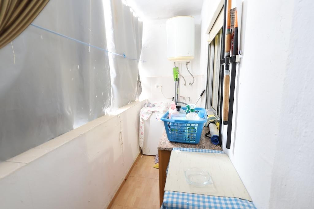 For sale - 3 Bedroom 1 Bathroom Apartment - Middle Floor Apartment in Torrevieja - Torrevieja Centro  - Alicante